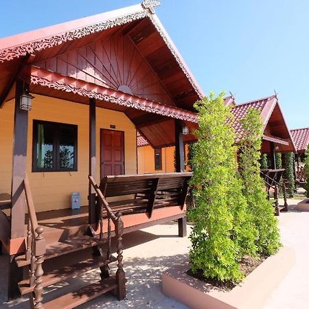 Prakaithong Hotel Amphoe Sawang Daen Din エクステリア 写真