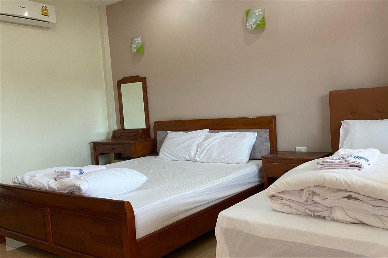 Prakaithong Hotel Amphoe Sawang Daen Din エクステリア 写真