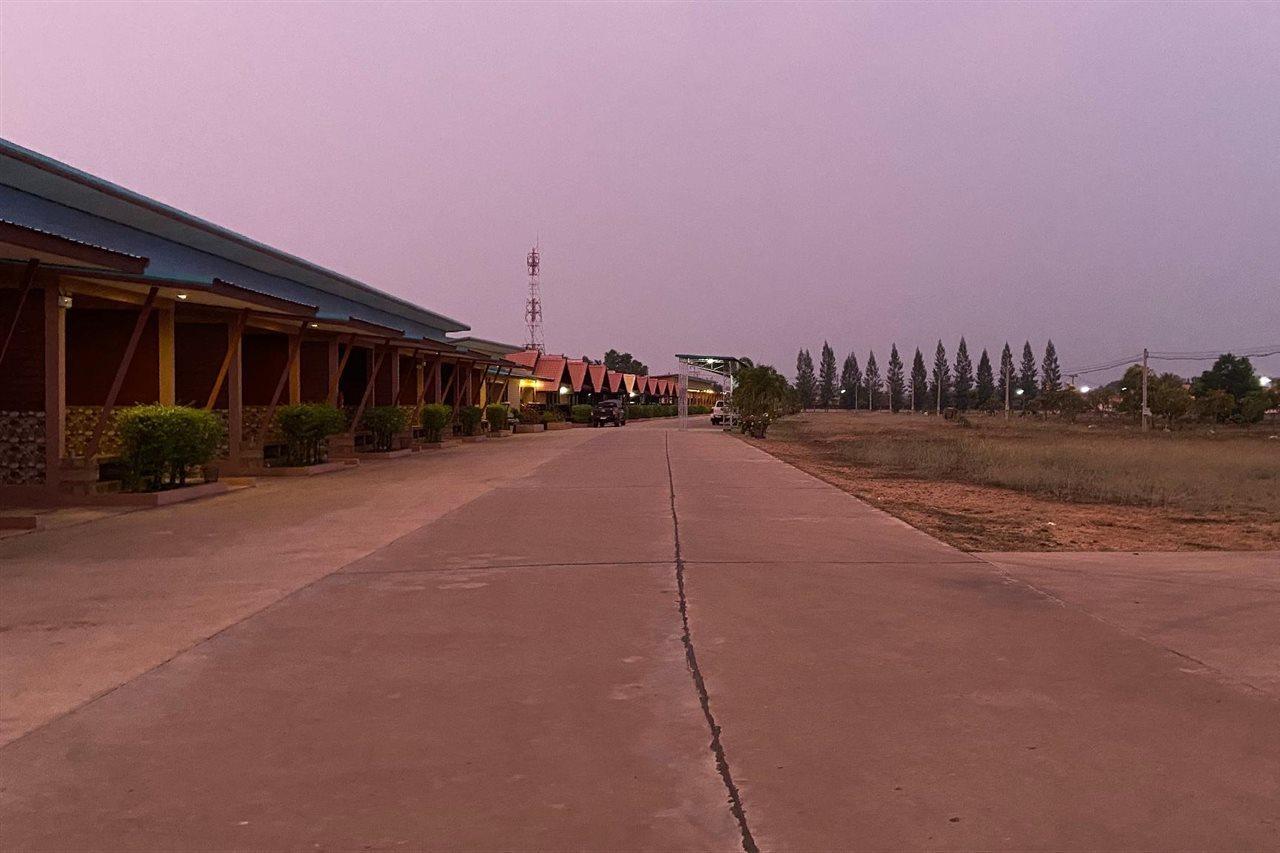 Prakaithong Hotel Amphoe Sawang Daen Din エクステリア 写真