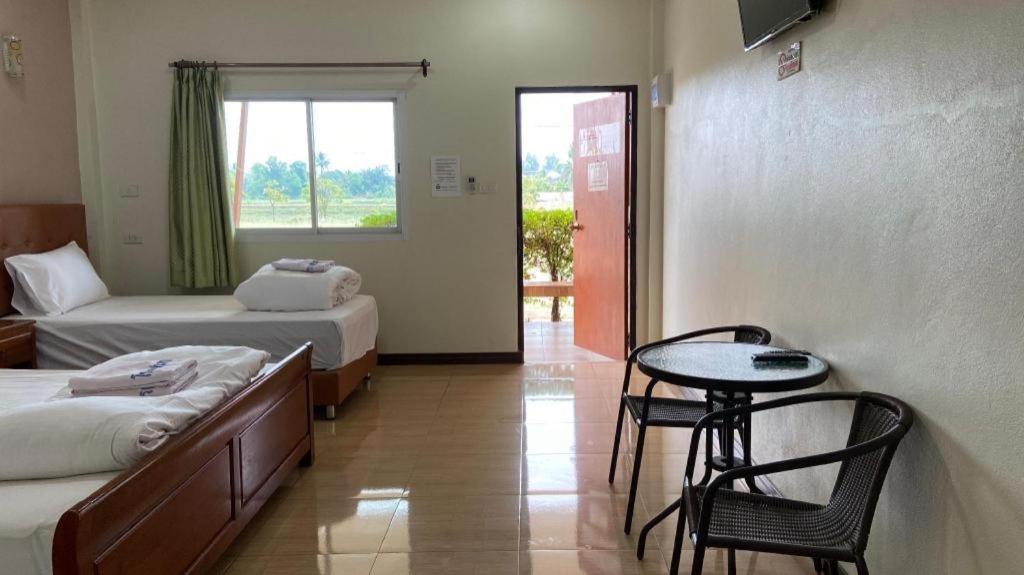 Prakaithong Hotel Amphoe Sawang Daen Din エクステリア 写真