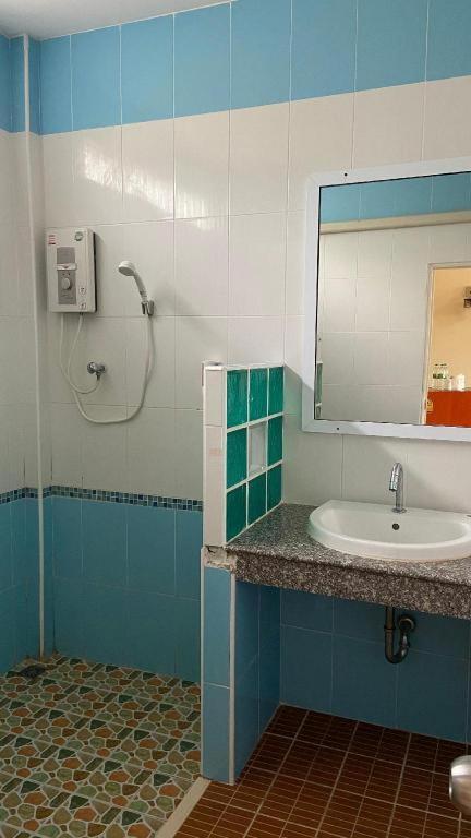 Prakaithong Hotel Amphoe Sawang Daen Din エクステリア 写真