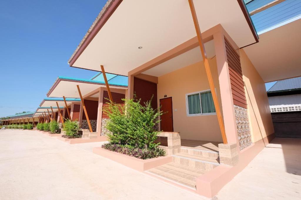 Prakaithong Hotel Amphoe Sawang Daen Din エクステリア 写真
