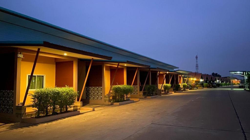 Prakaithong Hotel Amphoe Sawang Daen Din エクステリア 写真