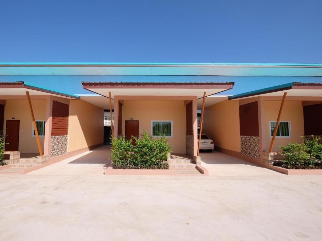 Prakaithong Hotel Amphoe Sawang Daen Din エクステリア 写真