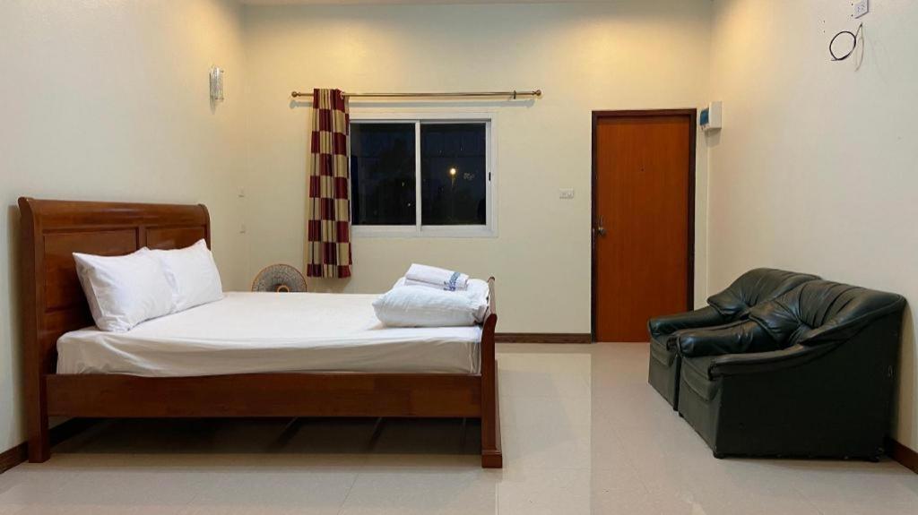 Prakaithong Hotel Amphoe Sawang Daen Din エクステリア 写真