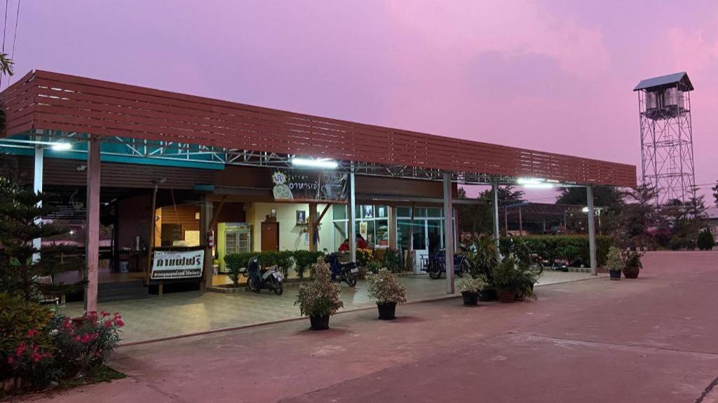 Prakaithong Hotel Amphoe Sawang Daen Din エクステリア 写真