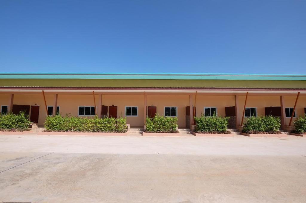 Prakaithong Hotel Amphoe Sawang Daen Din エクステリア 写真