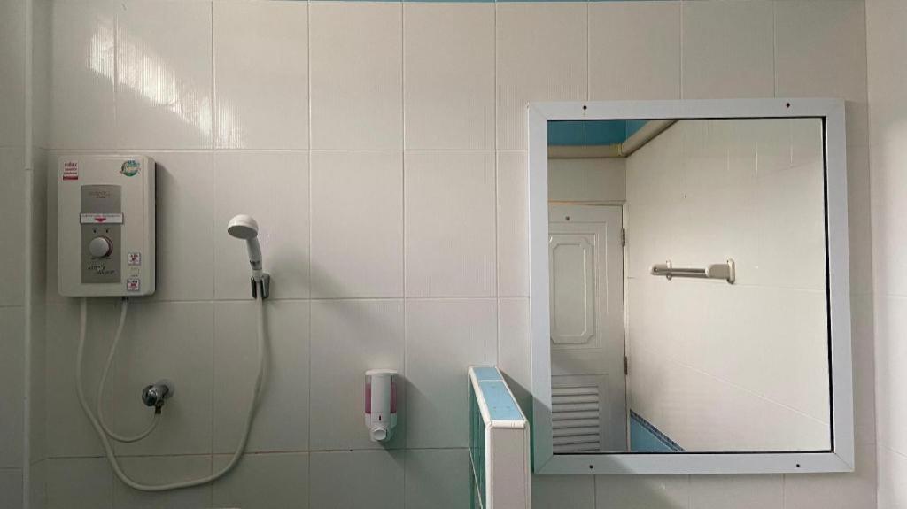 Prakaithong Hotel Amphoe Sawang Daen Din エクステリア 写真