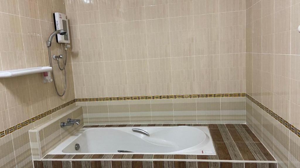 Prakaithong Hotel Amphoe Sawang Daen Din エクステリア 写真