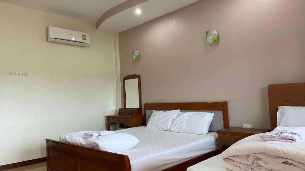 Prakaithong Hotel Amphoe Sawang Daen Din エクステリア 写真