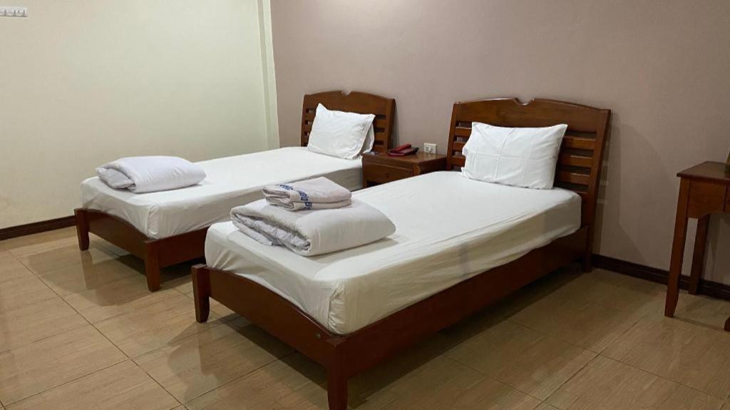 Prakaithong Hotel Amphoe Sawang Daen Din エクステリア 写真