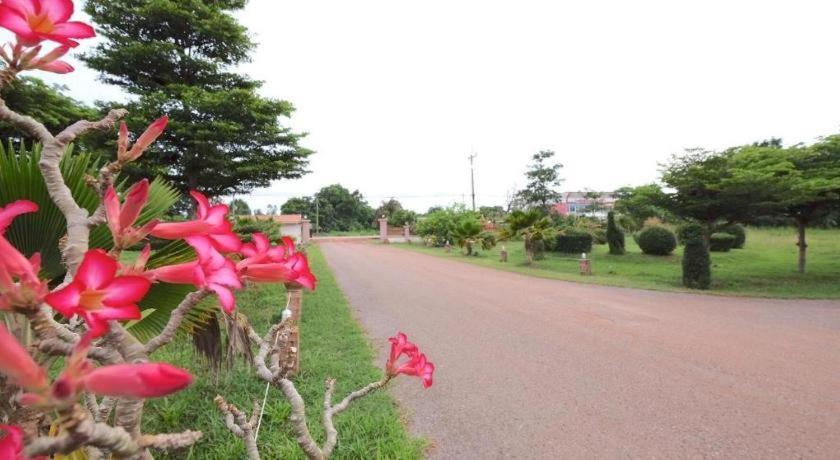 Prakaithong Hotel Amphoe Sawang Daen Din エクステリア 写真